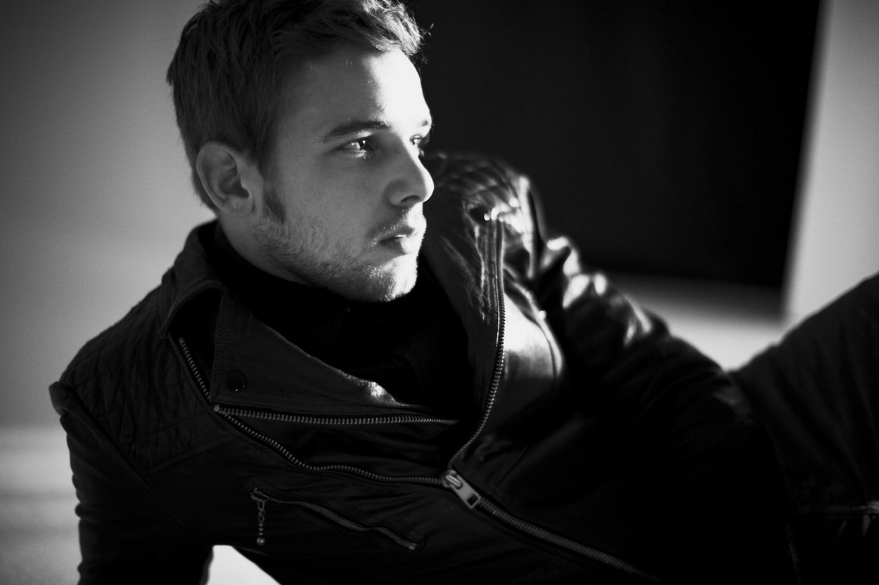 Макс Тириот (Max Thieriot)